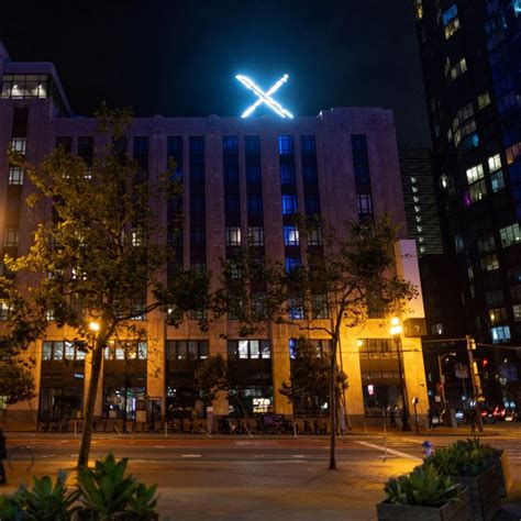 Elon Musk Removes Giant Flashing ‘x Sign After Furore In San Francisco