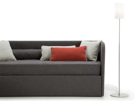 Disponibile in sommier, con braccioli, schienale, contenitore, cassetti o seconda rete. Divano letto singolo con secondo letto estraibile Birba Sofa - HomePlaneur