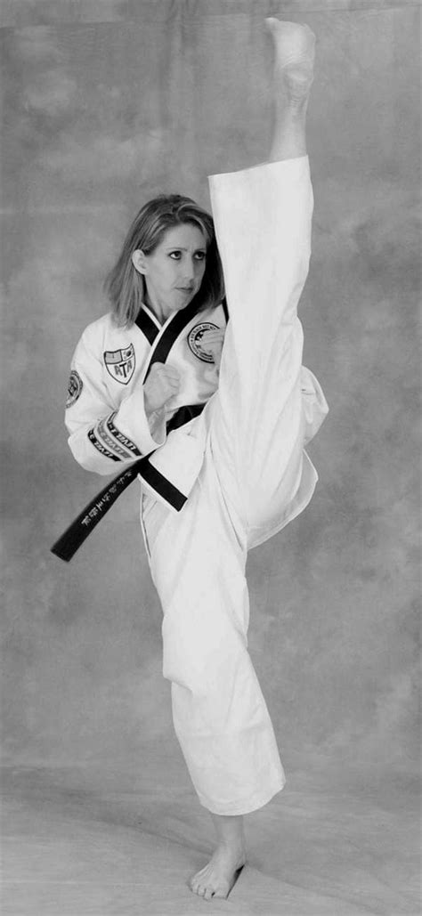 pin di herman carr su karate donne