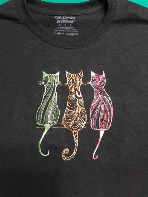 Embroidered t-shirt with Three cats design - Embroidery on clothing ...