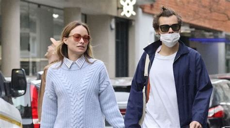Olivia Wilde Enjoys Casual Date As She Ignores Harry Styles Cold