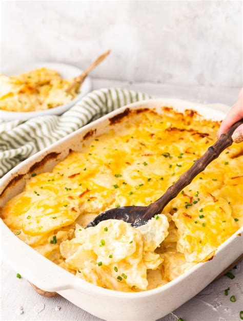 Easy Scalloped Or Au Gratin Potatoes These Potatoes Are Loaded With Cheese And Creamy Sauce And