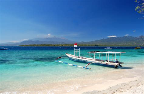 With a stay at zen rooms pemogan raya denpasar in denpasar, you'll be close to carrefour plaza kuta and kuta beach. Sanur Beach, Enjoying The Beautiful Sunrise - Traveldigg.com