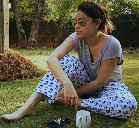Sumona chakravarti was born on june 24, 1988 in lucknow, uttar pradesh, india. Sumona Chakravarti 👣 (TV Serial Actress) - Bare Feet ...