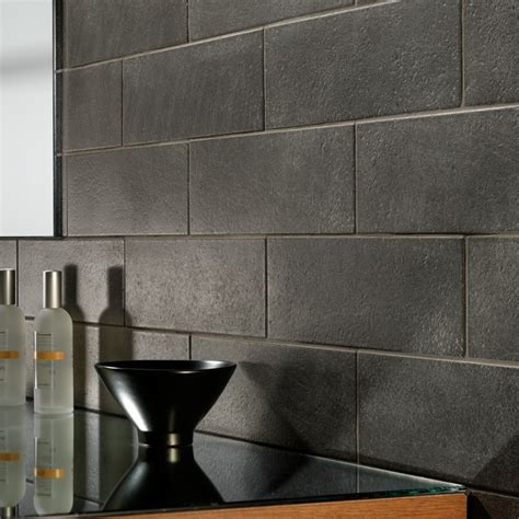 Azulejos baño, cocina, jardín, exteriores en el momento de pensar en el diseño de nuestra reforma para el baño, una de las mejores opciones para el revestimiento de las paredes es sin duda los azulejos baños pequeños madrid. Azulejos de cocina y baño con acabado mate - conoce la ...