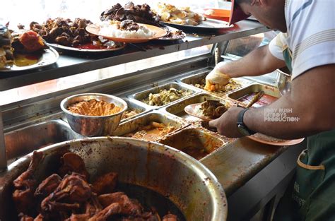 The official name for the nasi kandar stall is actually 'perniagaan nasi kandar ayam merah' and they operate at a chinese owned coffee shop called yong suan. Nasi Kandar Yong Suan , Ipoh