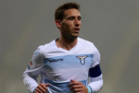 Lucas biglia'nın maaşı ne kadar? Lucas Biglia (Lazio) s'engage trois ans avec l'AC Milan ...