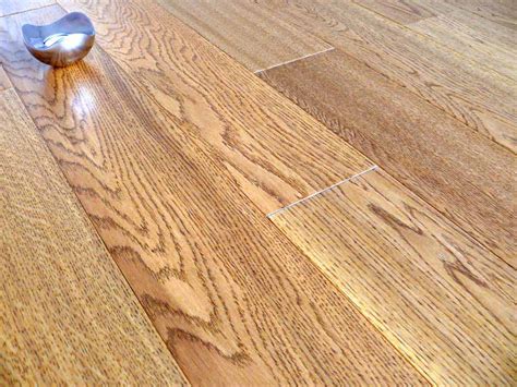 Golden Hickory Stained Oak Hand Scraped Engineered Hardwood Flooring