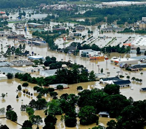Louisiana Flooding Three Dead Thousands Rescued