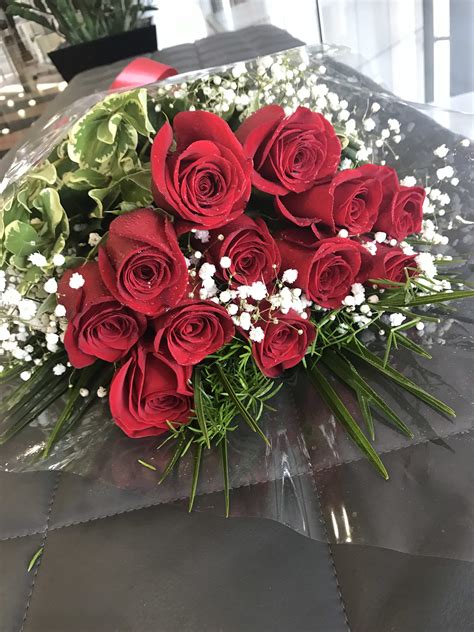 Signature Dozen Long Stemmed Roses Wrapped Bouquet Tt