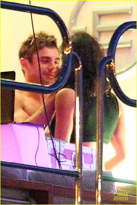 Photo Zac Efron Michelle Rodriguez Cant Keep Their Hands Off Each