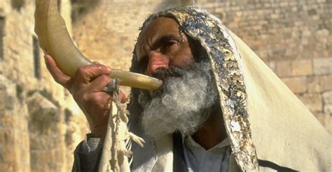 Rabbi Blowing Shofar Rosh Hashanah Pictures Rosh Hashanah