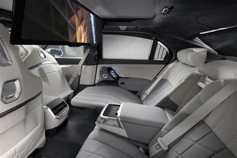 2023 Bmw 7 Series Has A 31 Inch 8k Touchscreen In Its Backseat