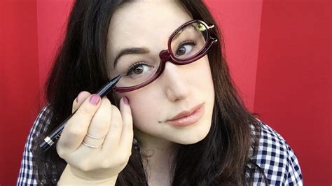 11 Pro Makeup Tips For Girls Who Wear Glasses 2022 Inserbia News