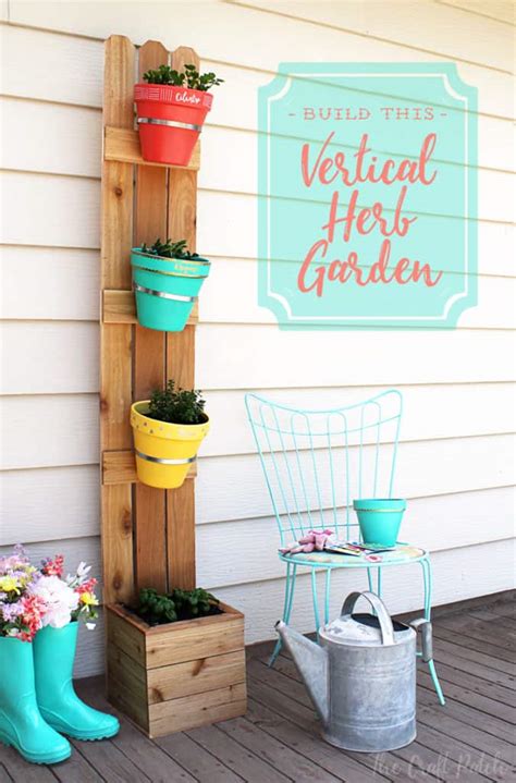 This lighthouse made from terra cotta clay pots is easy to assemble and surprisingly adorable and traditional in its style. 30 Gorgeous Ways To Decorate Your Terracotta Pots • Cool ...