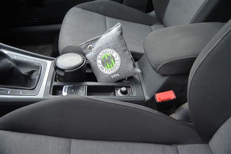 Feuchtigkeit im Auto loswerden - Auto Luftentfeuchter Test & Tipps