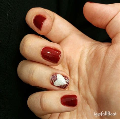 cute Valentines Day nail art in red, white and holo | Cute valentines