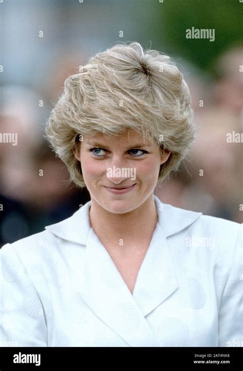 Princess Diana 1987 Hi Res Stock Photography And Images Alamy