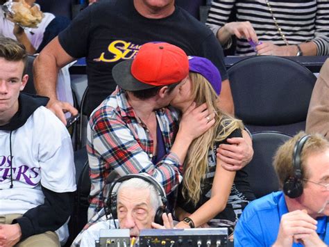 sarah hyland and dominic sherwood captured on kisscam hello