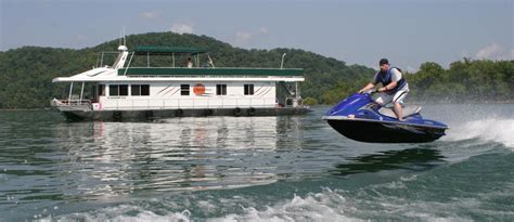 A romantic weekend or a week of family fun? Dale Hollow Lake Houseboat Rentals and Vacation Information
