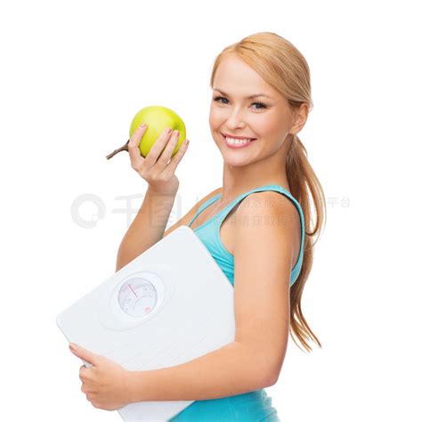 饮食，体育和保健的概念— —美丽的运动型女人与规模和青苹果人像图片免费下载格式3840像素编号38849013 千图网