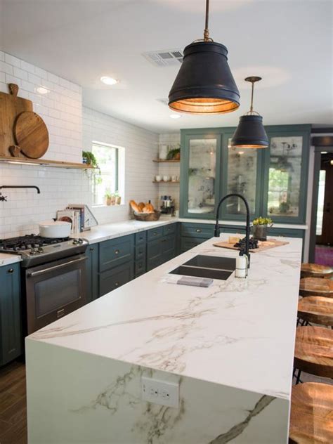 Joanna gaines is one of those designers, who recently gave her new tv kitchen an update, adding a touch of texture by using a specific type of cabinetry: 15 Best Kitchens By Joanna Gaines - Nikki's Plate