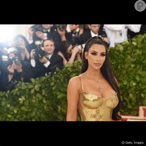 Kim Kardashian Usa Look Com Decote Generoso Purepeople