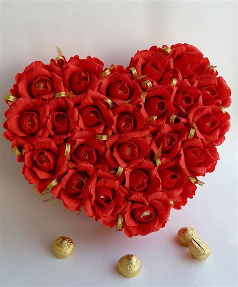 Perfect valentine bouquet ideas that are built to charm your valentine. DIY Valentine's Day gift idea - Make heart-shaped ...