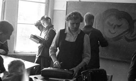 Фото Ленинградская детская воспитательная колония Учительница истории