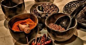 La medicina cinese (o anche medicina tradizionale cinese) affonda le sue radici più antiche nelle tradizioni sciamaniche esistenti in cina circa 5000 anni fa e si sviluppa lungo un percorso che, passando per l'accademia imperiale, arriva fino ai giorni nostri validata da millenni di esperienza. Alimentazione Bioenergetica e Medicina Tradizionale Cinese