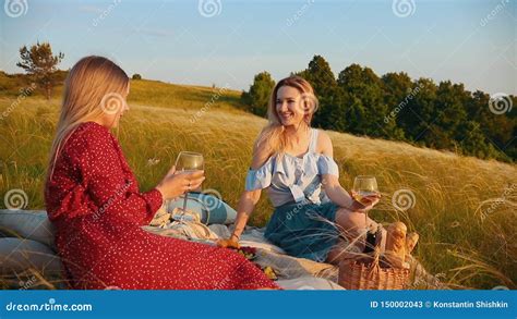 Lesbian Couple Had A Picnic They Talking And Eat Fruits Stock Video Video Of Outdoors Lgbt