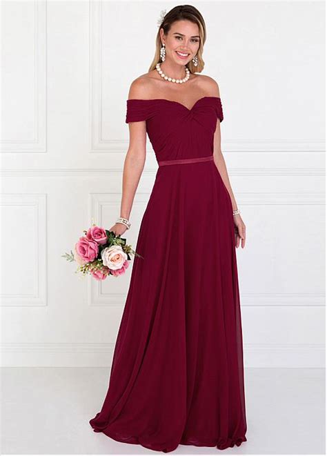 How To Choose Bridesmaid Dresses For A Winter Wedding Vogueneer