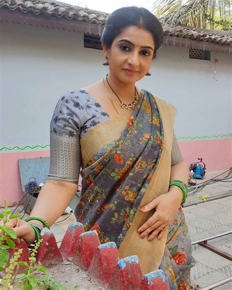 Actress Sujitha Dhanush Latest Saree Photos Hd