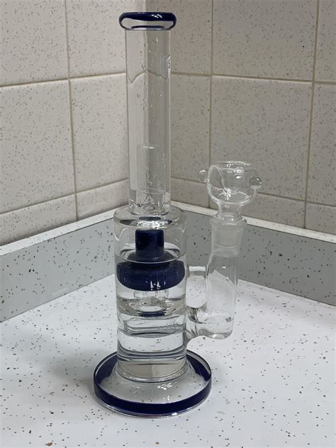 How To Properly Fill Up A Bong