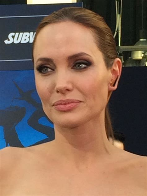 Celebrity Beauty Angelina Jolies Hair And Makeup At The Maleficent
