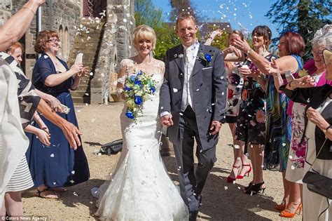 James Bond Fan Wakeboards To His Wedding In Anglesey Daily Mail Online