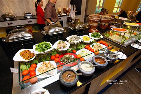 Indulge in a mouthwatering buffet, kuala lumpur has on offer for you at the chatz brasserie, providing you with continental flavours with a variety of 80 global dishes. Nostalgia Masakan Ala Kampung @ Ibis Styles Kuala Lumpur ...