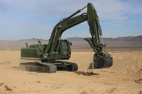 'Rhinos' field new hydraulic excavators > Marine Corps Air Ground ...