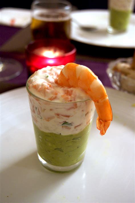 Alors pour vos apéritifs, entrées ou desserts, je vous ai sélectionné nos 30 meilleures recettes de verrines salées et sucrées, faites avec des fruits et légumes d'été. Recette facile de Verrines Avocat Saumon Crevettes