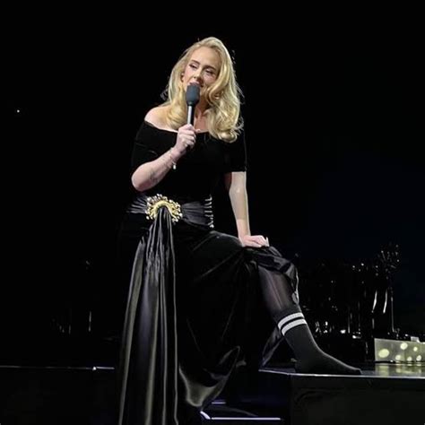 Singer Adele Collapsed Backstage During Her Las Vegas Residency After