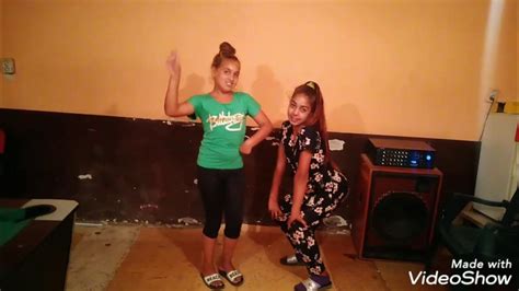 Момичета как играят кючек от село в Стралджа Youtube