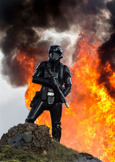 A story set apart from the classic installments of the star wars saga, rogue one brings a unique perspective to the galaxy far, far away. New Rogue One Droid Image Reveals the Dark Side's R2-D2 ...