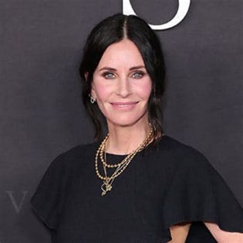 discovernet courteney cox tries the viral ‘friends filter and it goes horribly wrong