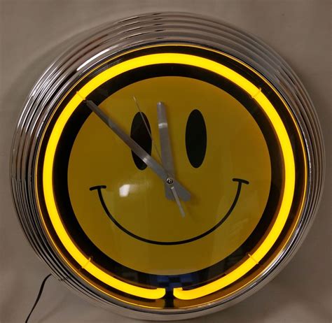 Creative Outdoor Retro Style Smiley Face Yellow Neon Wall Clock Neon