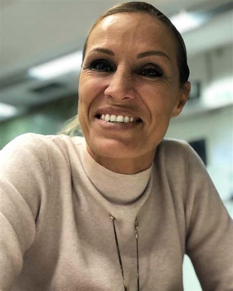 Si dedica, inoltre, alla musica; Annalisa Minetti spera di poter vedere i suoi figli: 'C'è ...