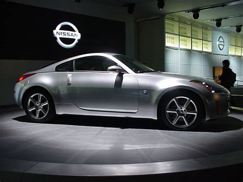 The enthusiast, the touring and the grand touring. Review 2003 Nissan 350Z Touring