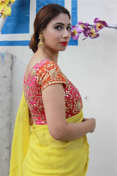 Best Contrast Blouse Ideas To Try With Yellow Saree Hot Sex Picture
