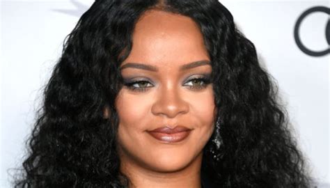 Rihanna Launches Fenty Skin Flashnap