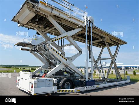 Aircraft Container Loader Hi Res Stock Photography And Images Alamy