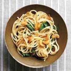 Memang berminyak sikit tapi jangan risau. Resep Spaghetti Aglio Olio dan cara membuat ...